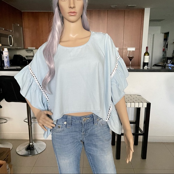 BCBGeneration Ruffle Sleeves Crop Top - Picture 1 of 14